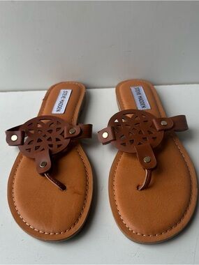 Steve Madden Brown Medallion Thong Sandals Women's Size 7 Flat Flip Flops